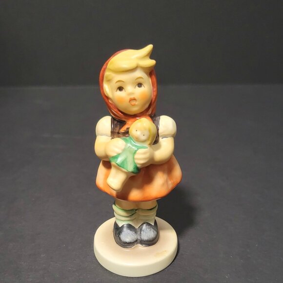 Goebel Hummel figurine Little girl with doll - Picture 1 of 4